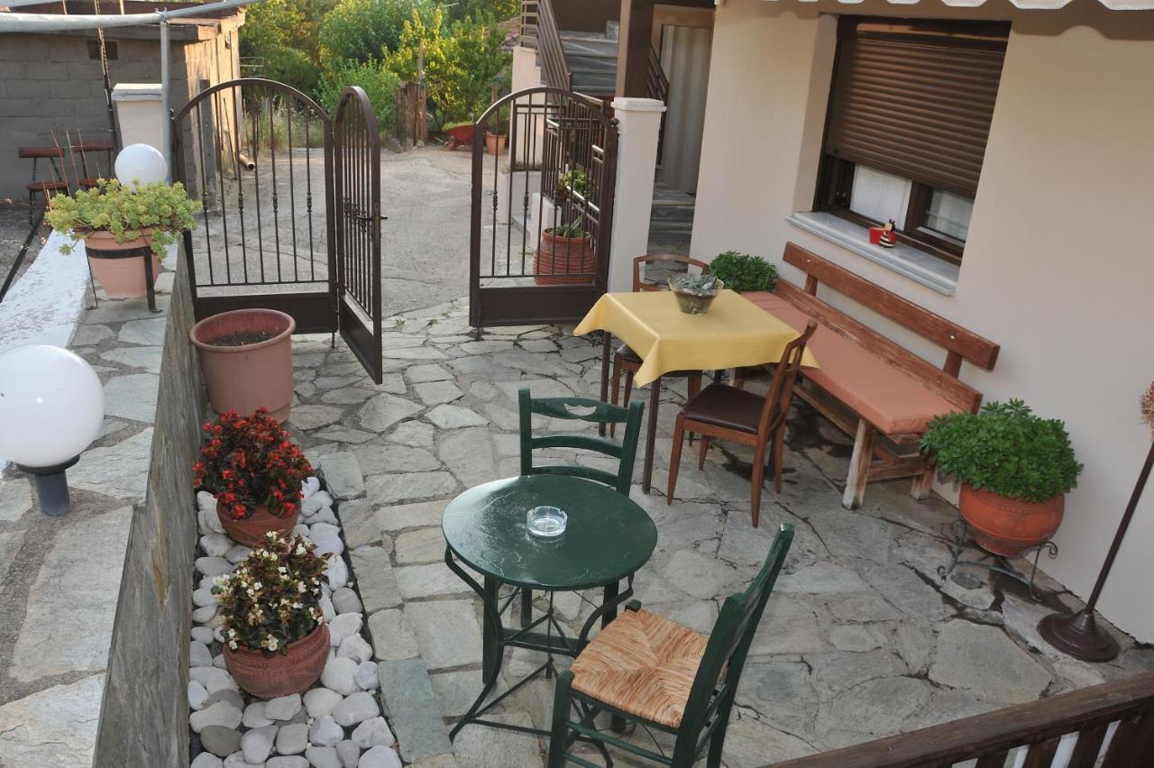 Guesthouse Bloutsos Rooms Kastrákion Екстериор снимка